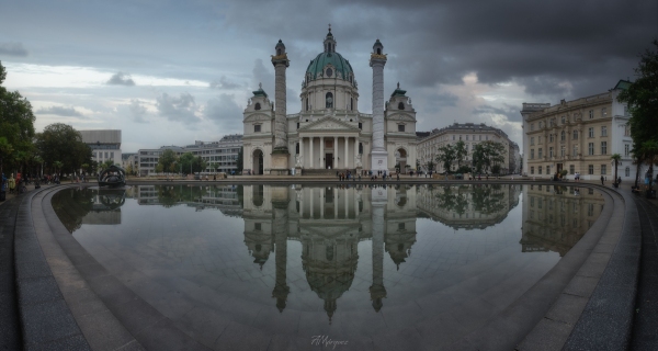 San Carlos Borromeo reflejo agua