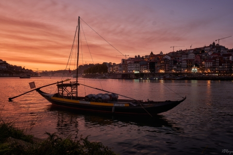 Barco. típico en Gaia al atardecer