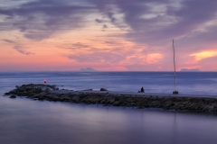 Esplendoroso atardecer en el espigón del Skool, Marbella.