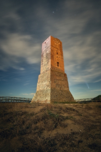 cometa C/2023 Tsuchinshan-ATLAS en la torre de los Ladrones en Cabopino