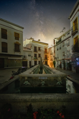 Ojén a oscuras fuente