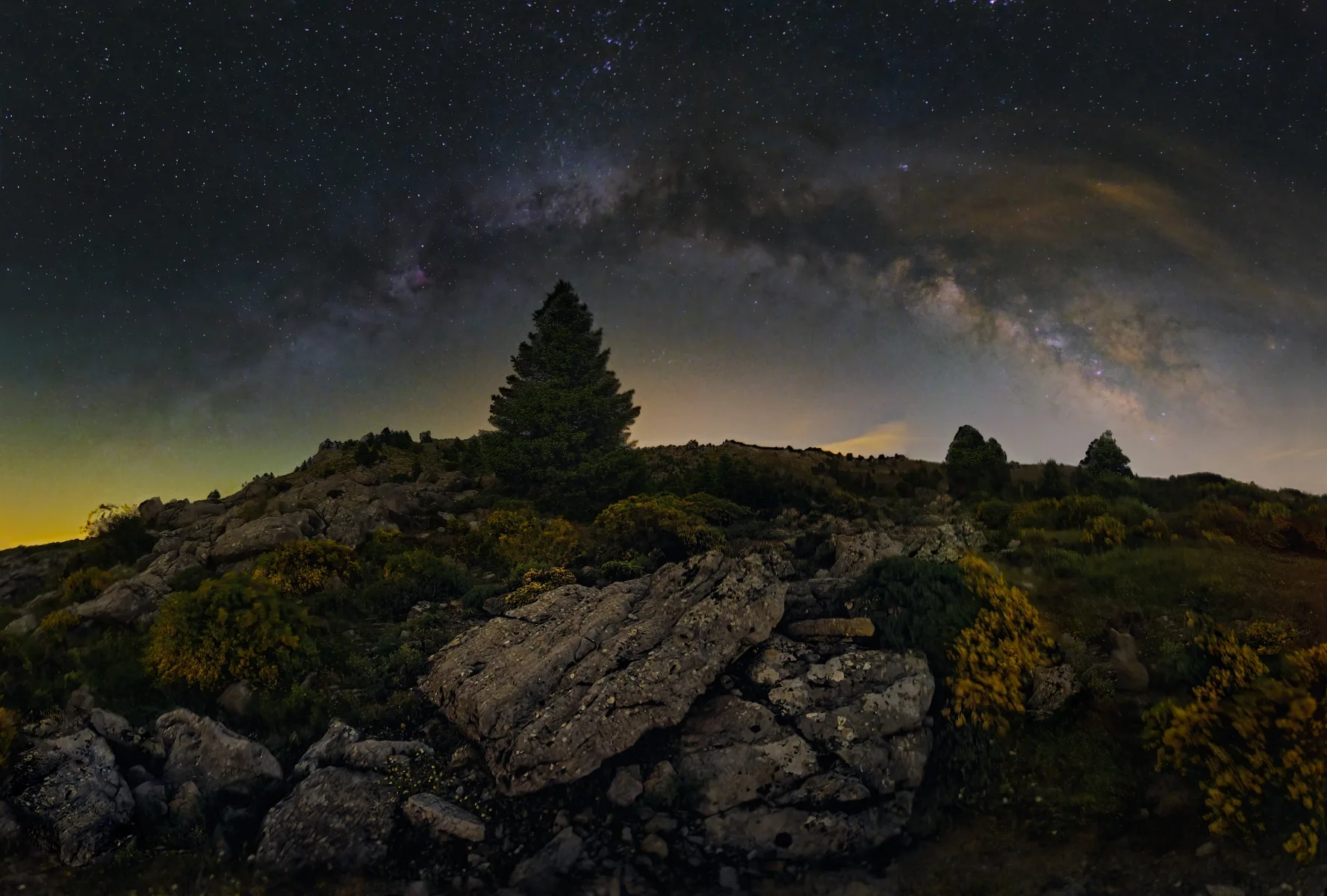 Astrofotografía de paisaje en la Sierra de Las Nieves en Málaga